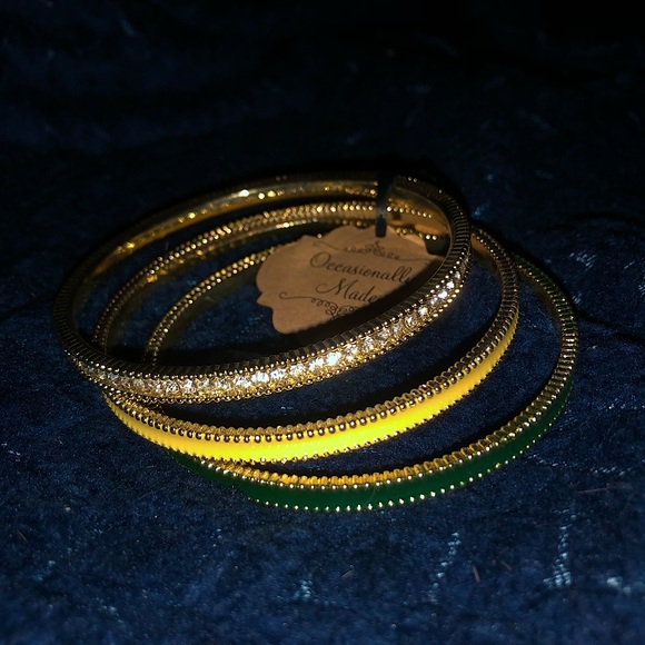 Set of 3 Gold Bangle Bracelets - Picture 1 of 3